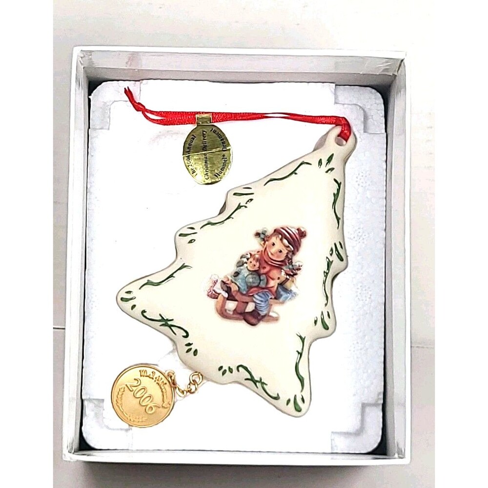 Danbury M.J. Hummel Christmas Ornament Tree 2006 MINT Riding Sleigh '06 Token